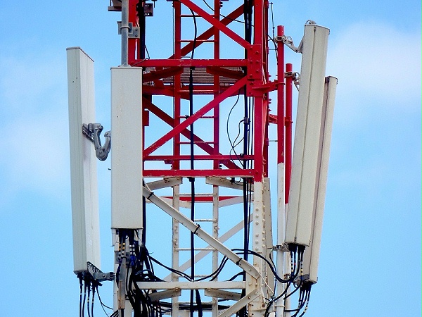 工信部：累计建成开通5G基站超过142.5万个