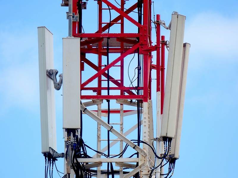 工信部：累计建成开通5G基站超过142.5万个